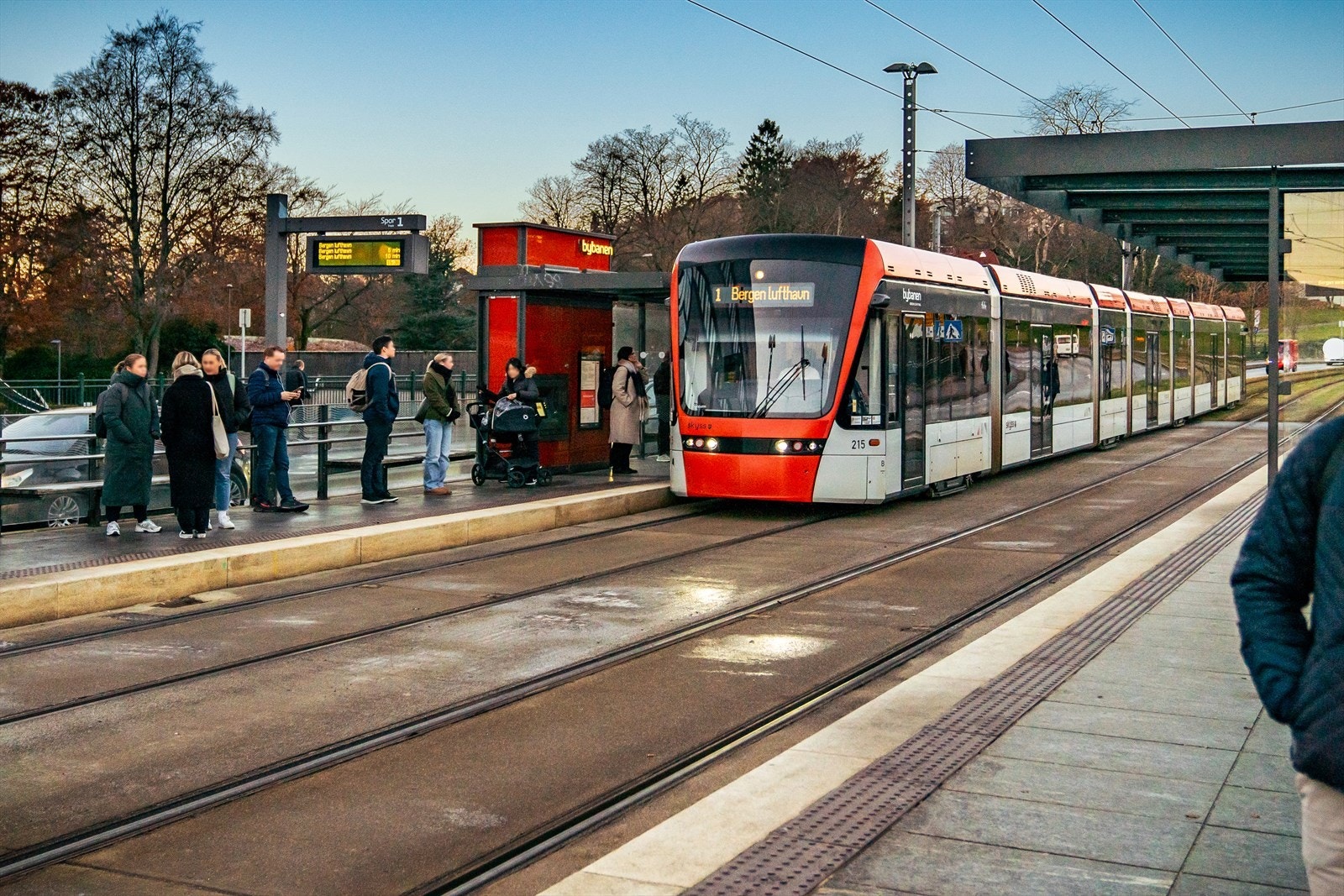 Bybanestoppet på Florida er kun 300m unna leiligheten. Galleribilde