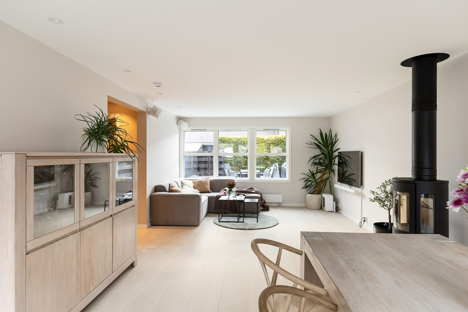 Boligen har Smarthus-løsninger for styring av lys og varmekabler som gir en moderne og komfortabel hverdag Galleribilde