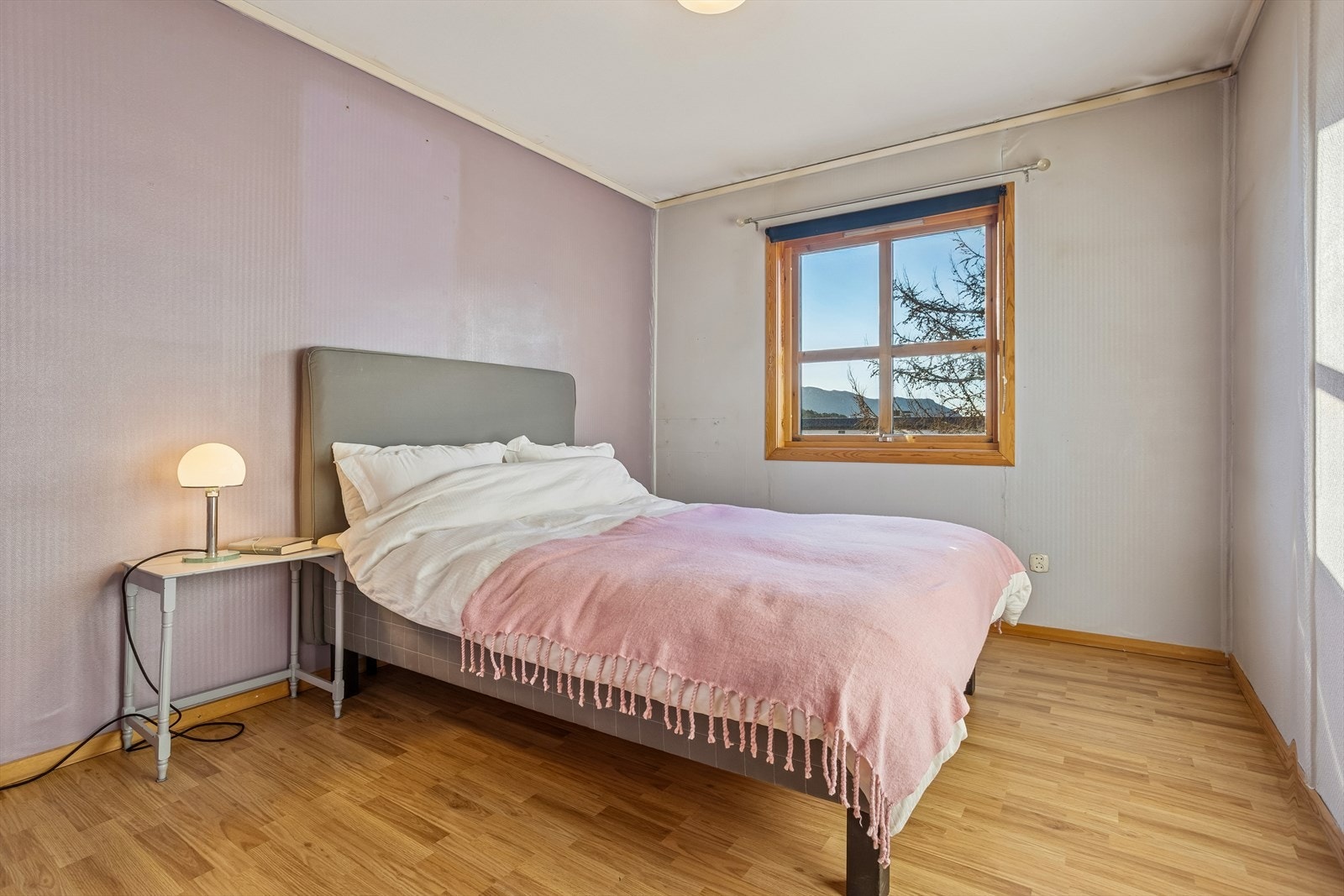 Hovedsoverom. Leiligheten har to soverom av god størrelse. Galleribilde