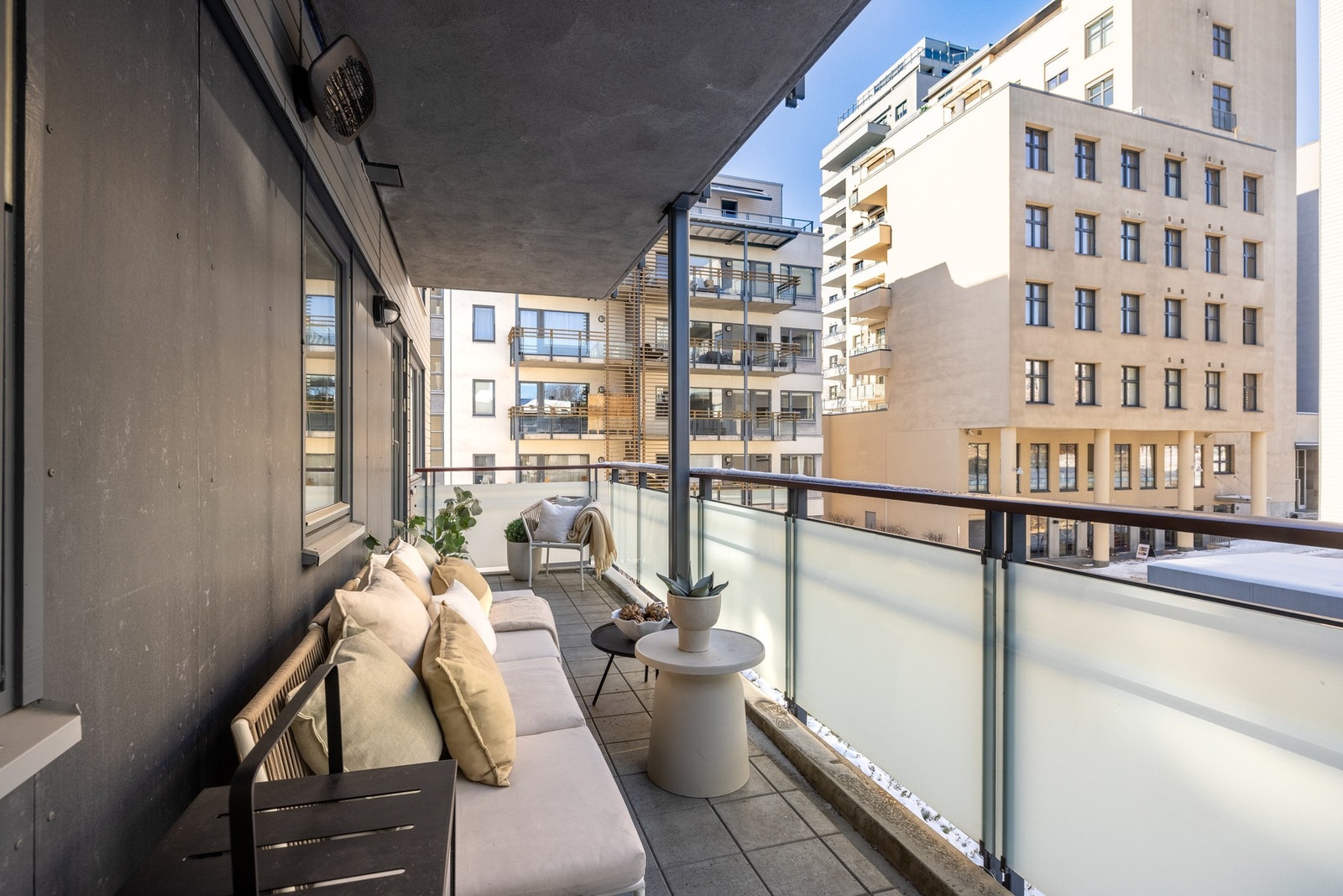 Leiligheten er nordvendt og ligger ut mot sameiets atrium. Galleribilde