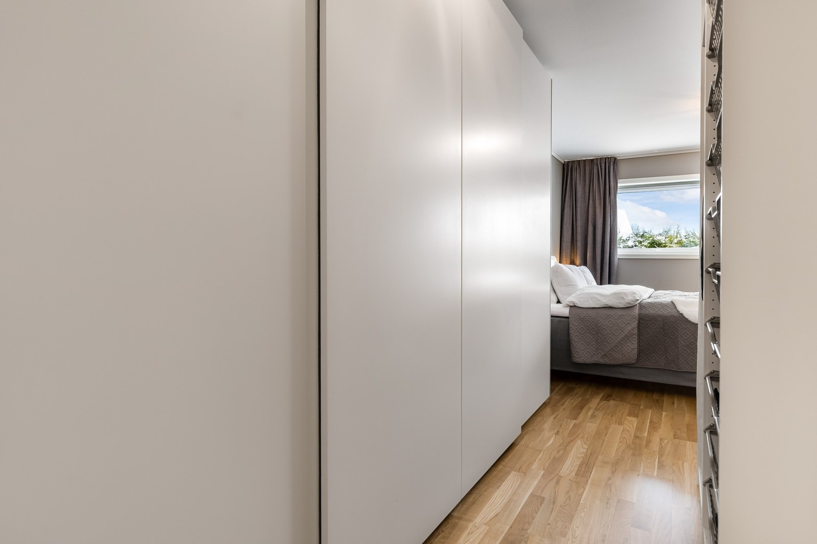 Her har du plass til det meste av det du trenger i hverdagen, til og med for lagring Galleribilde