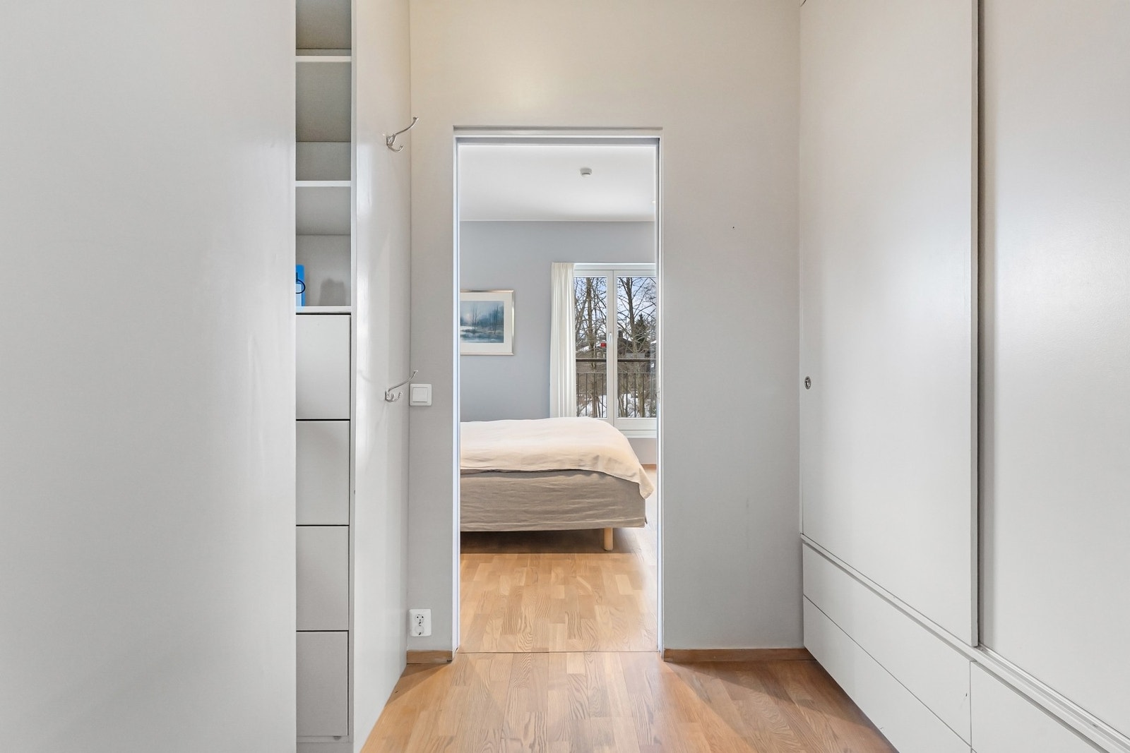 Walk-in-closet. Galleribilde