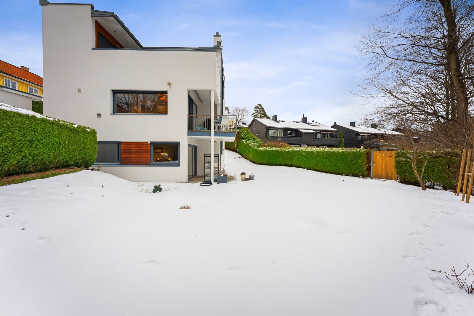 Huset er fra 2003 og har en gjennomgående god standard over det hele. Galleribilde