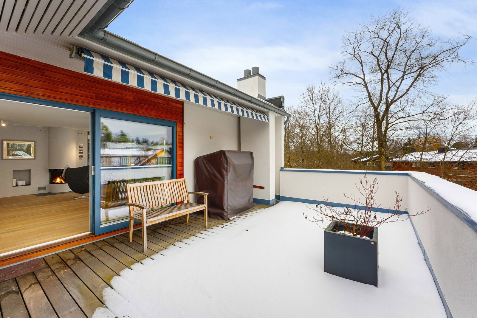 Takterrassen har utgang fra stuen i 2.etasje. Galleribilde