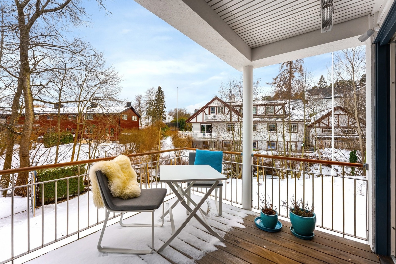 Balkong fra boligens hovedetasje. Galleribilde