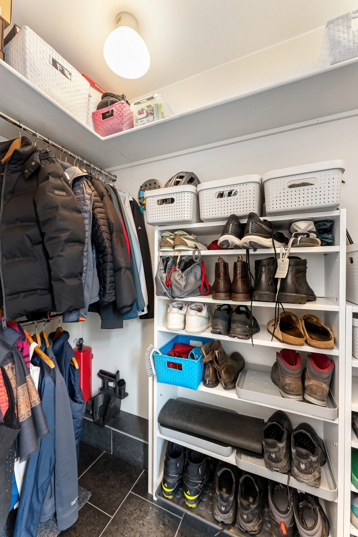 Garderoberom tilknyttet gangen. Galleribilde