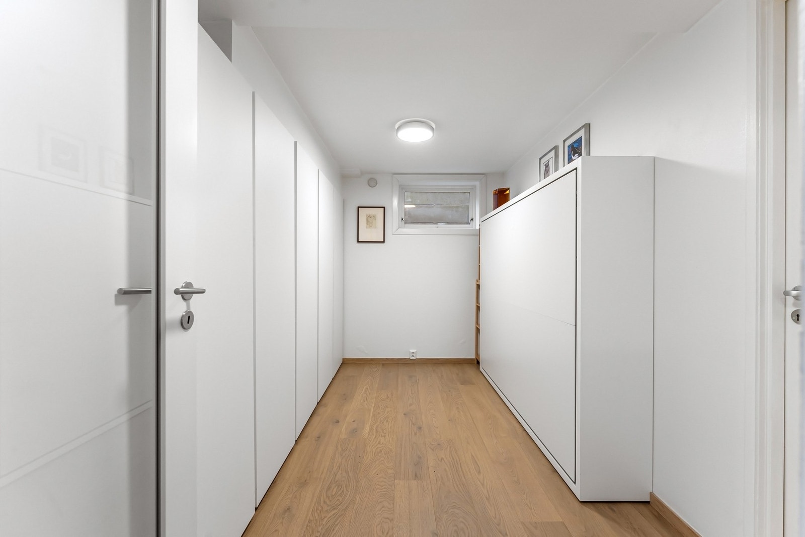 Innredet rom med god skapplass. Galleribilde