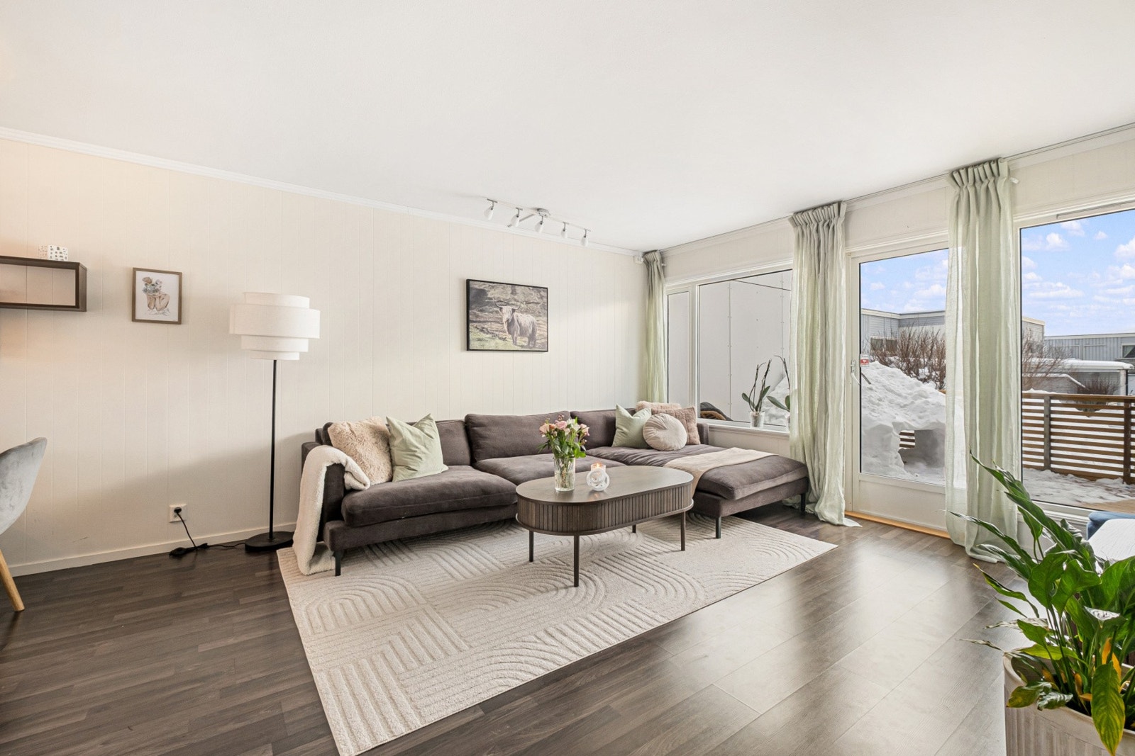 Vinduene slipper inn rikelig med naturlig lys. Galleribilde