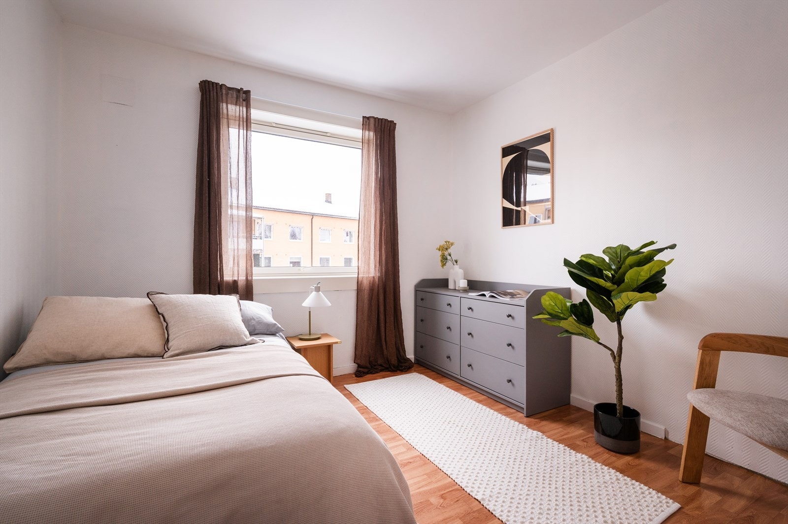 Rommet passer ypperlig som kontor, gjesterom eller barnerom Galleribilde