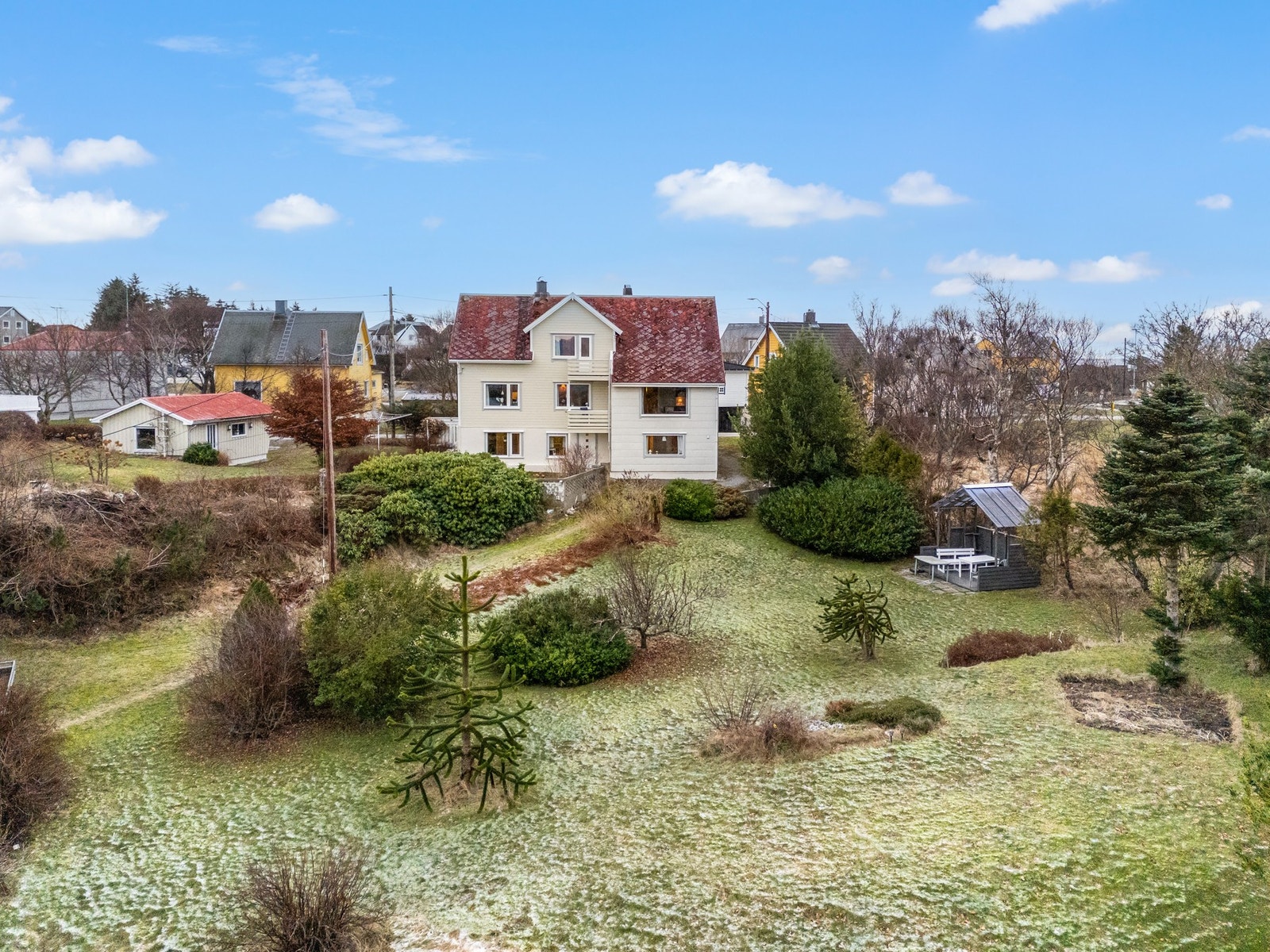 Tomten er på ca. 2.500 kvm Galleribilde