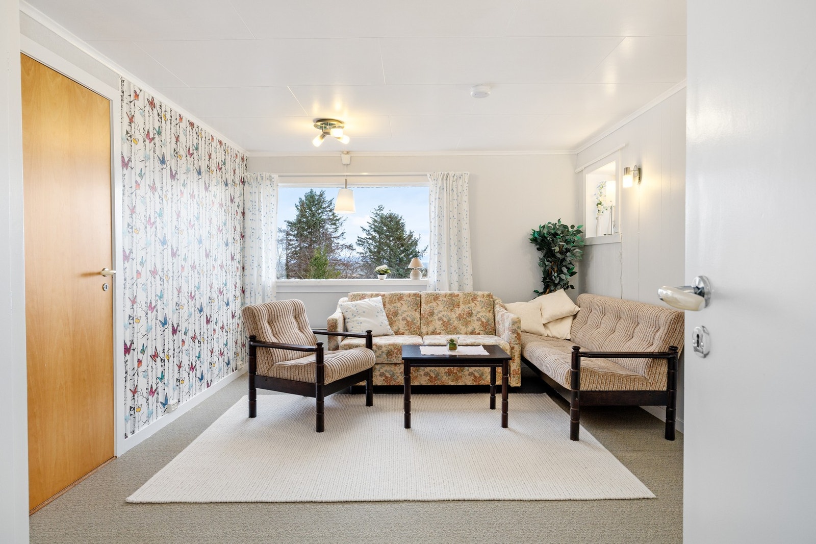 Kjellerstue med god plass til møblering Galleribilde