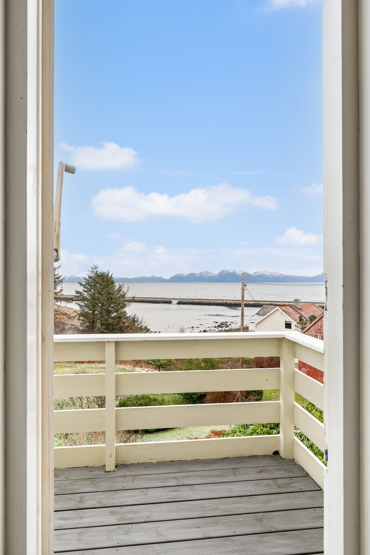 Koselig balkong med plass til sittegruppe Galleribilde