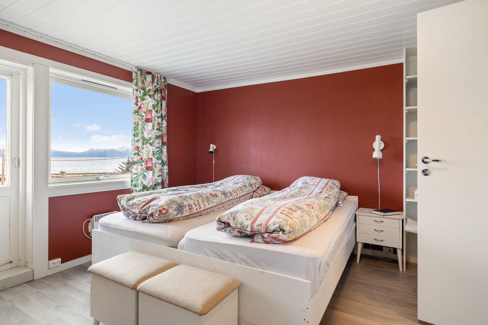 God plass til tilhørende møblement Galleribilde