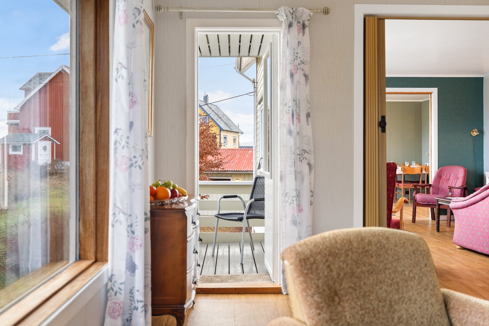 Utgang til balkong fra stuen Galleribilde