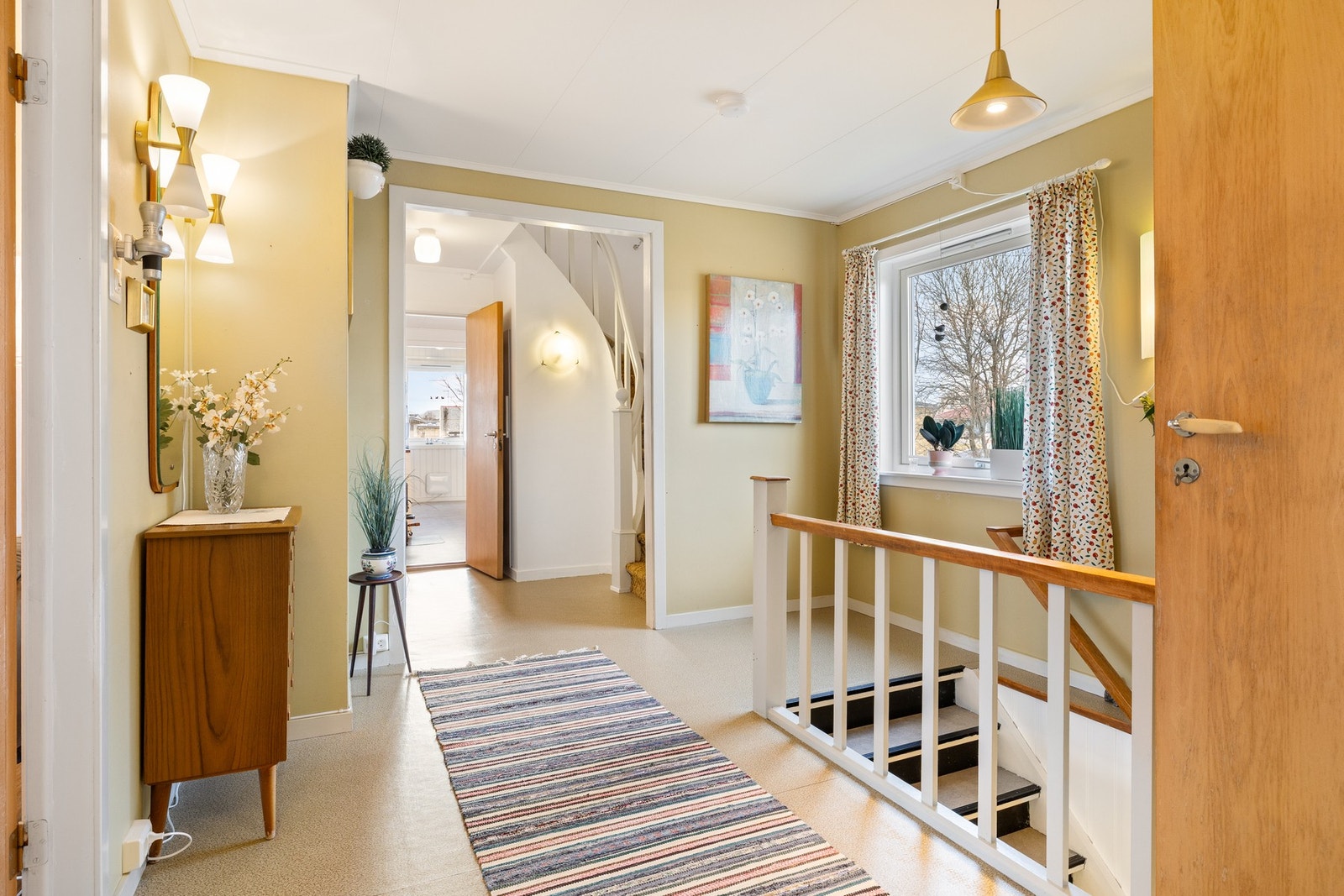 Gang med adgang til kjøkken, stue og bad Galleribilde