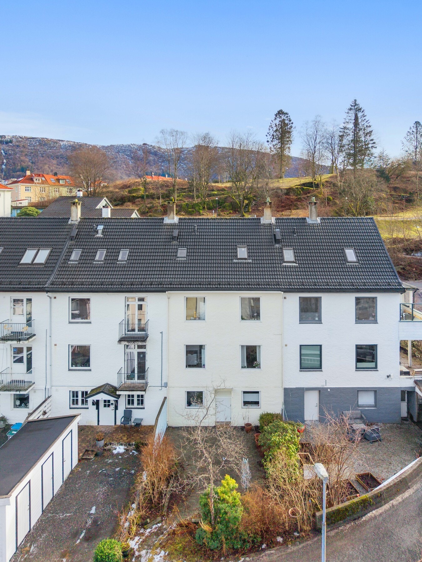 Det er mulighet for parkering på tomten Galleribilde