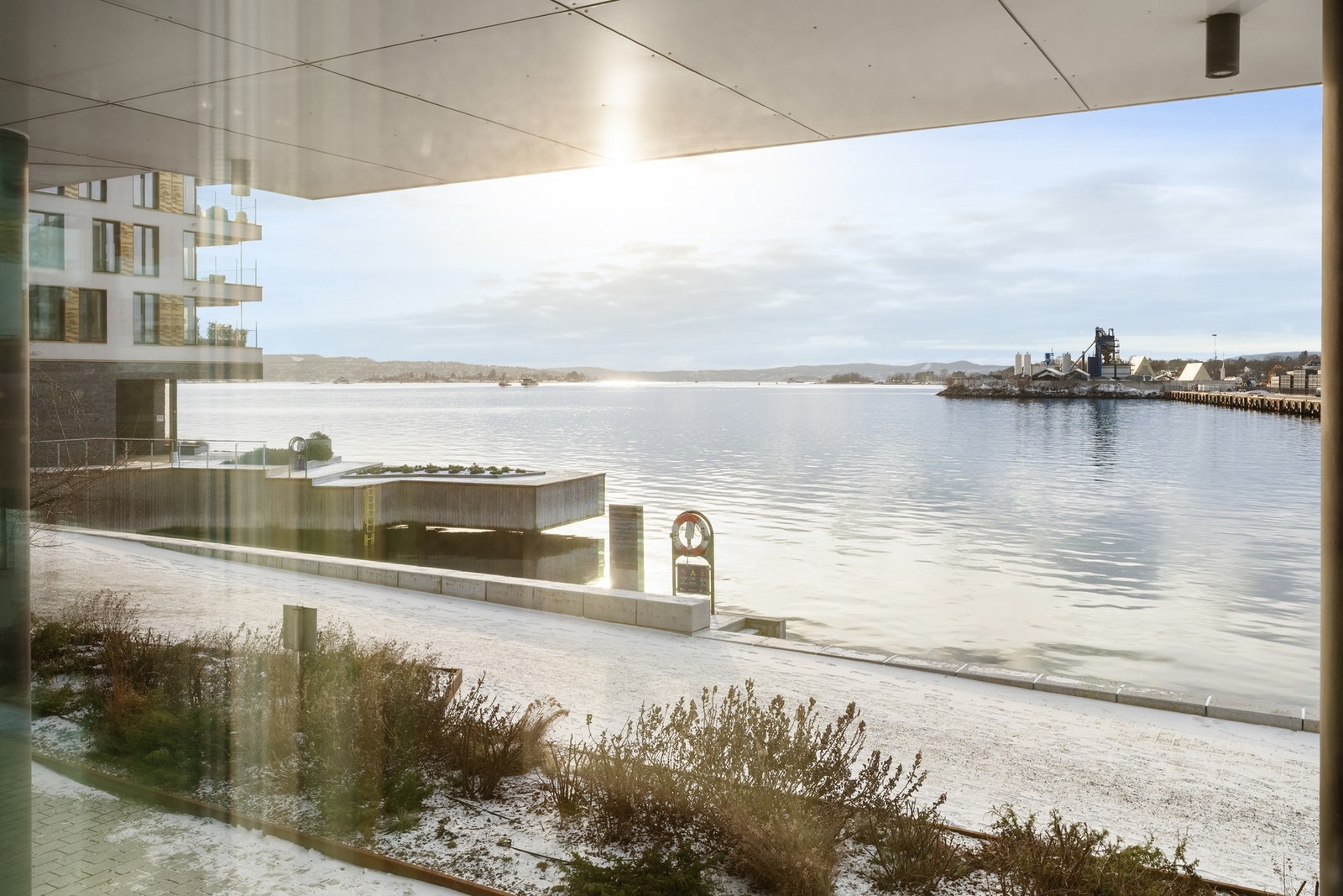 Beliggenheten tilrettelegger godt for muligheten til å ta seg et forfriskende bad i ny og ne. Galleribilde