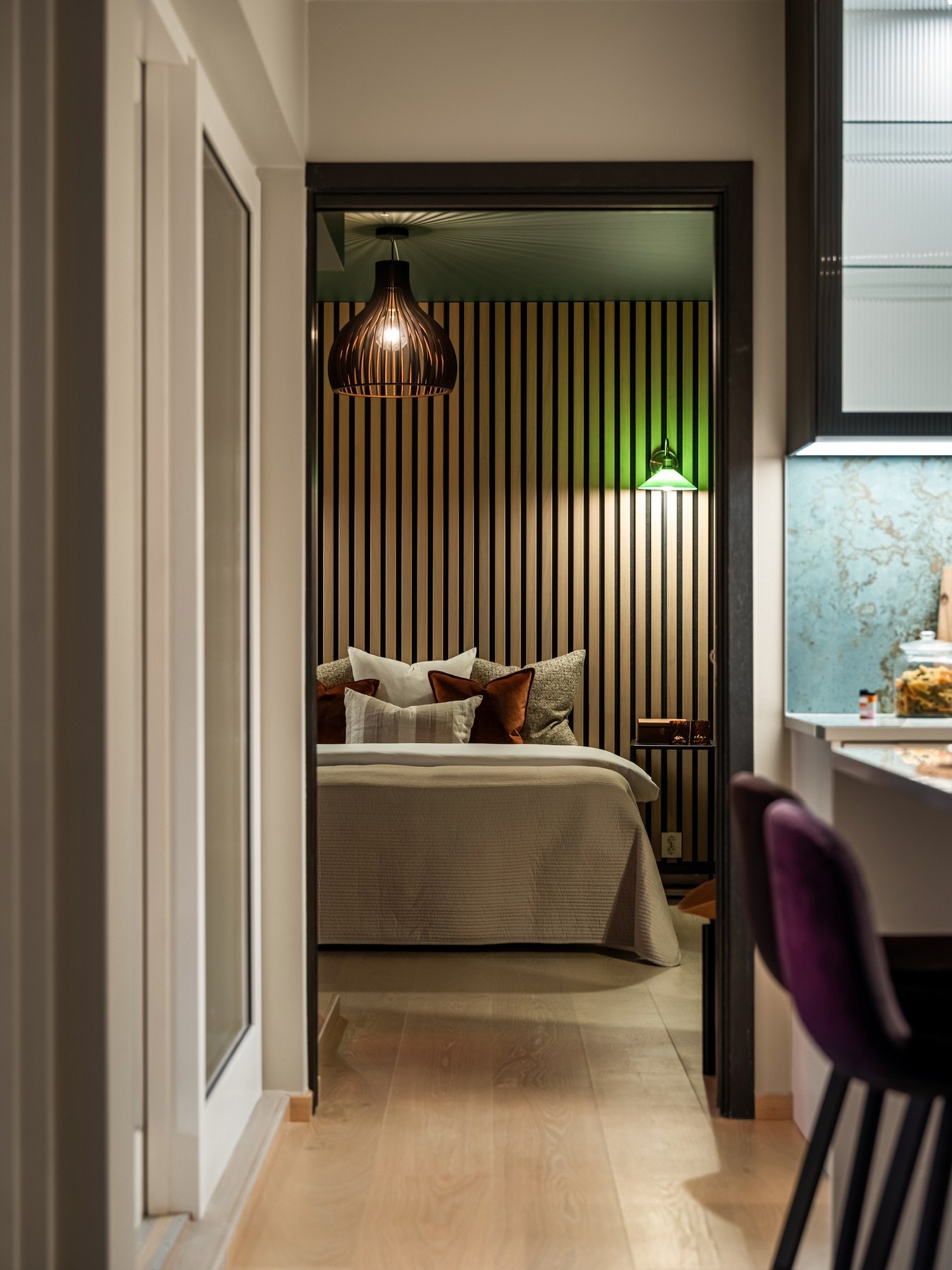 Kjøkkenet leder videre til soverommet og det tilhørende badet. Galleribilde