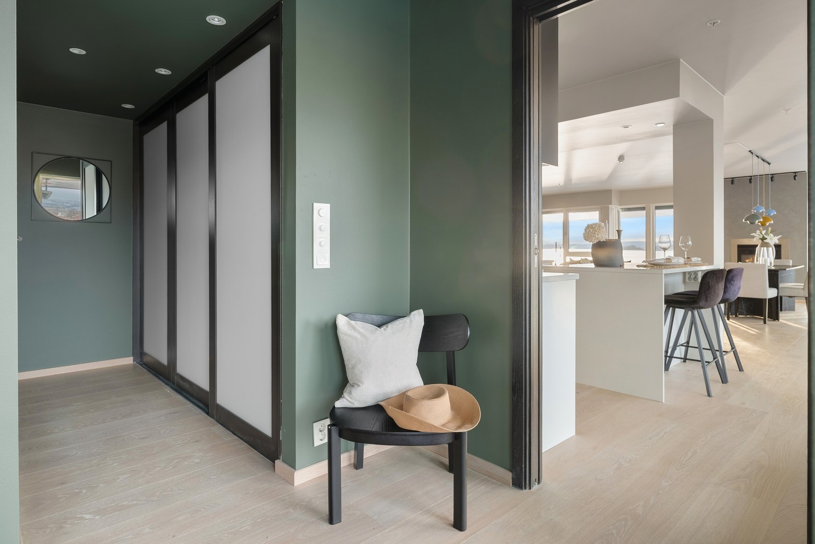 Soverommet har sitt eget walk-in closet som også gir tilgang til ett av to baderom. Galleribilde