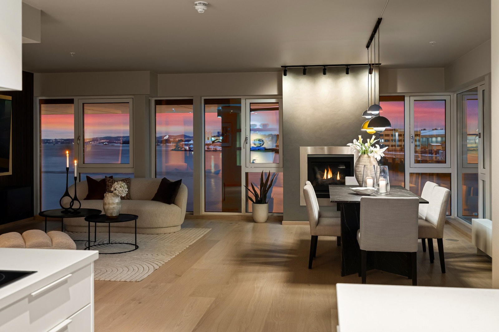 Stuen er av god størrelse og Galleribilde