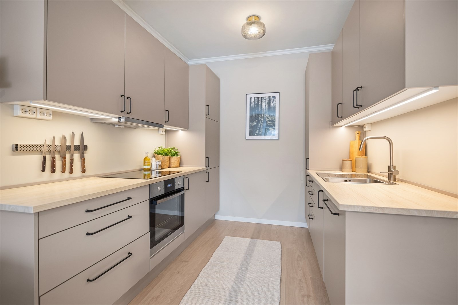 Her ligger alt til rette for å trylle frem smakfulle retter og imponere gjestene dine. Galleribilde