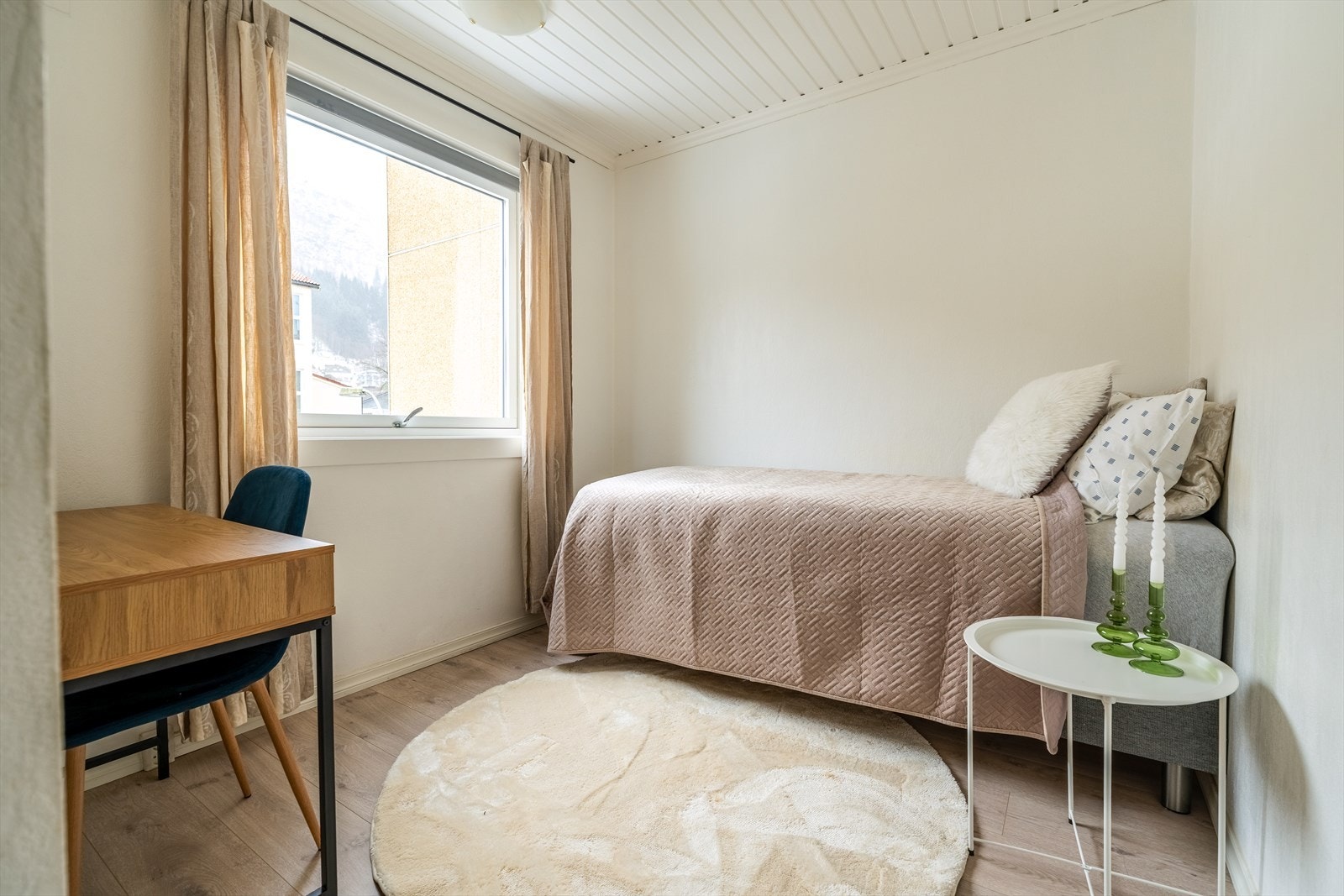 De øvrige soverommene måler 7,4 kvm og 6,9 kvm. Galleribilde