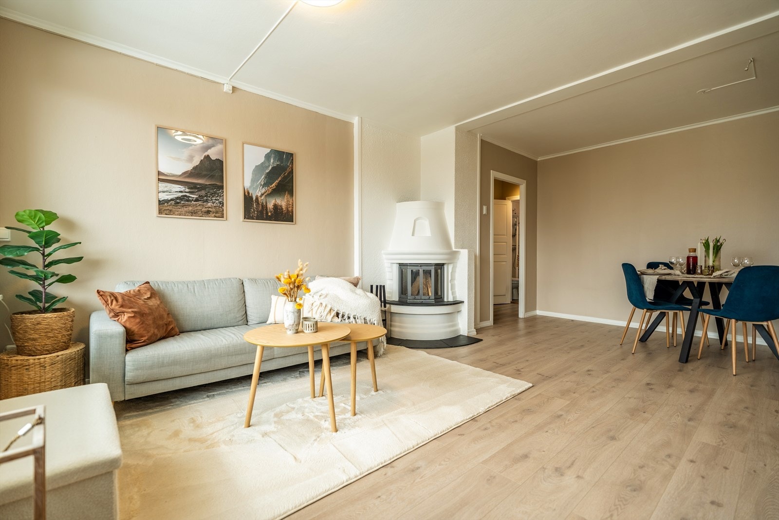 Leiligheten ligger i 2.etasje, og er en del av et boligaksjeselskap som består av 8 leiligheter. Boliglaget har god parkeringsdekning, mulighet for å lade elbil og lav fellesgjeld/felleskostnader. Galleribilde