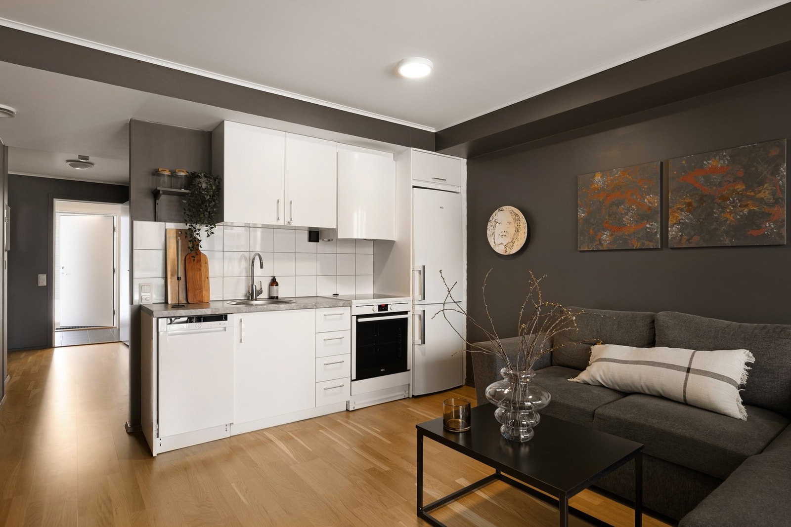 Kim Hansen v/ASK Meglergaarden har gleden av å presentere Vårliveien 15M (Foto: Studio Eik) Galleribilde