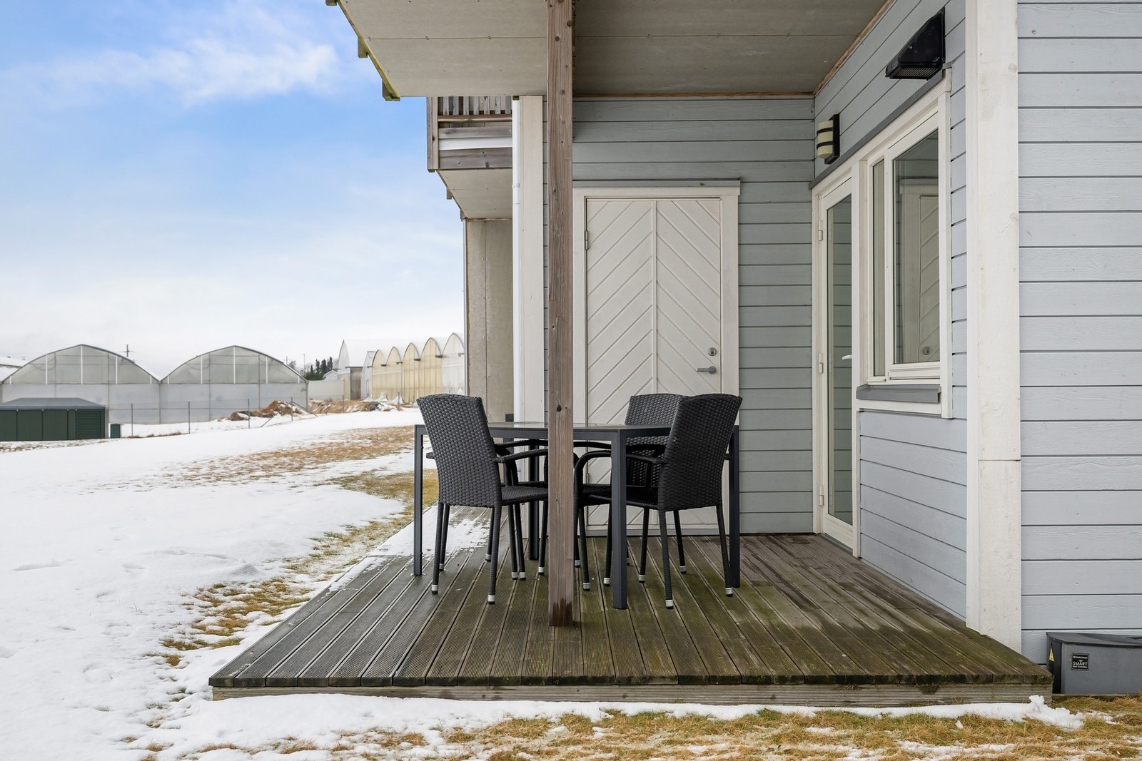 Det er bod i tilknytning til terrassen Galleribilde