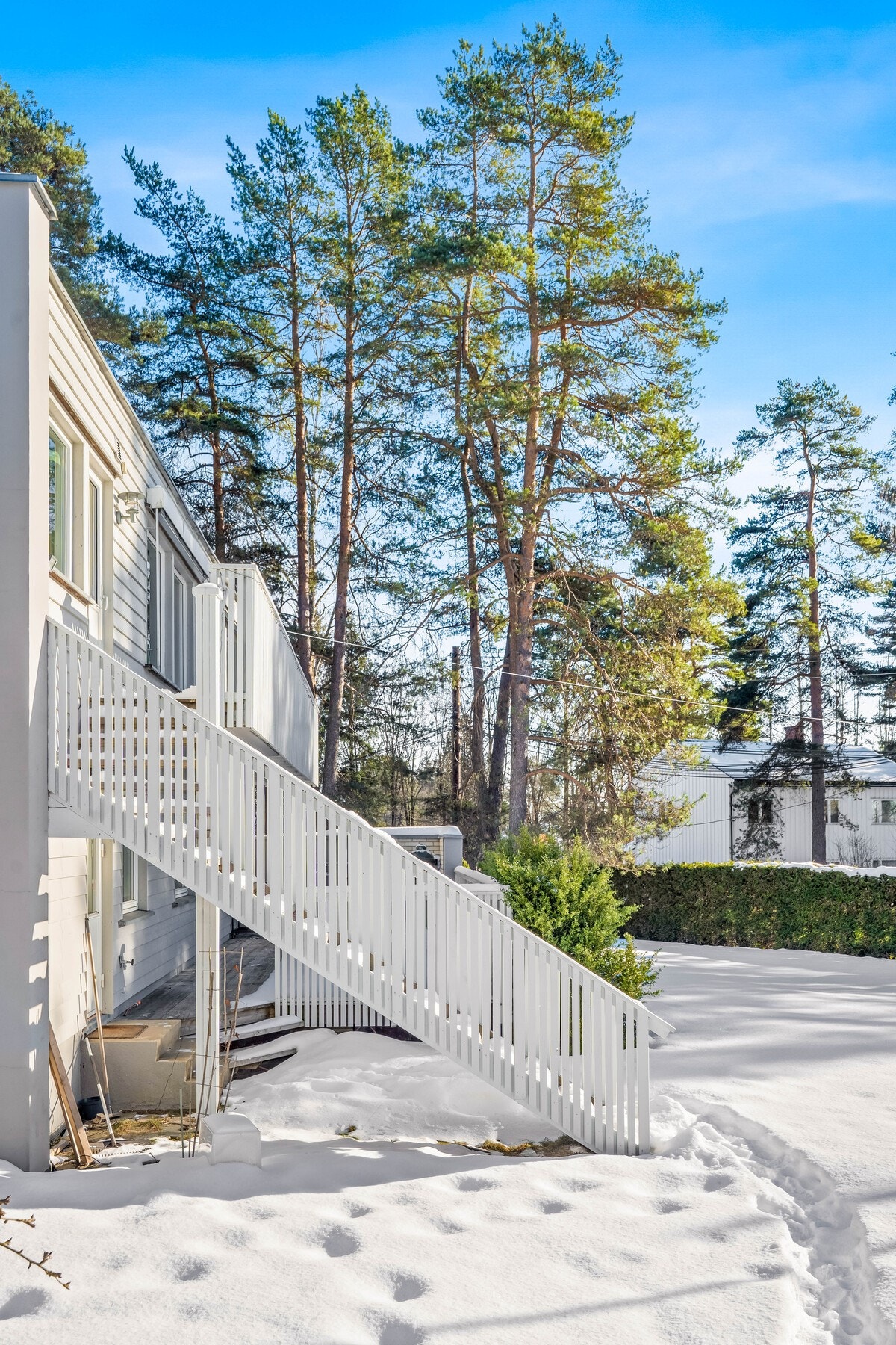 Trapp fra balkongen til hagen. Galleribilde