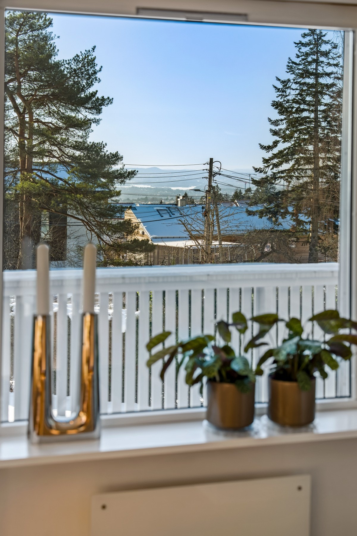 Det er fin utsikt fra stuen mot Oslo og fjorden. Galleribilde