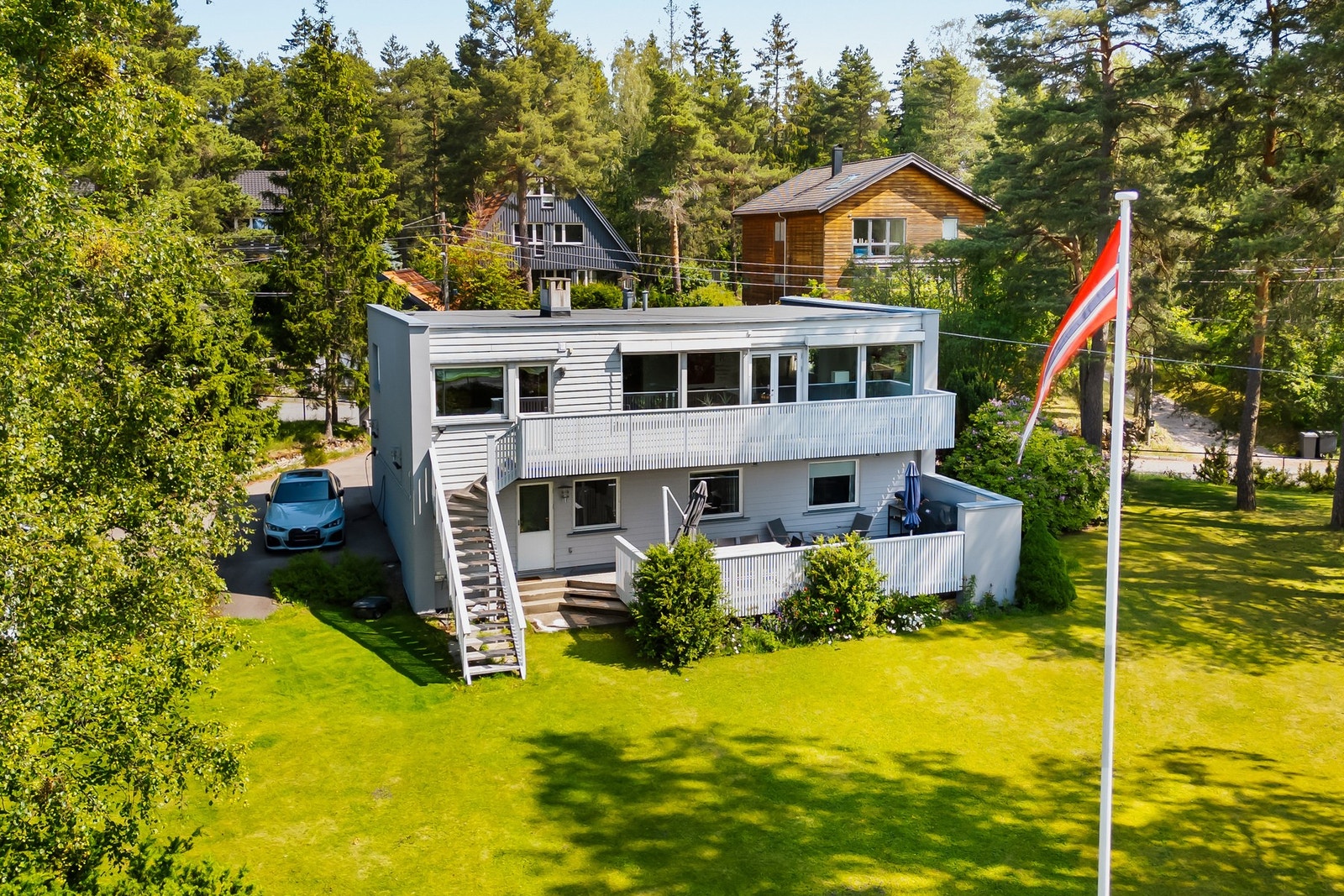 Huset ble oppført over 2 etasjer i 1958. Det er velholdt og er blant annet oppgradert med taktekking , etterisolert og nye panelbord på langsidene i 2013. Galleribilde