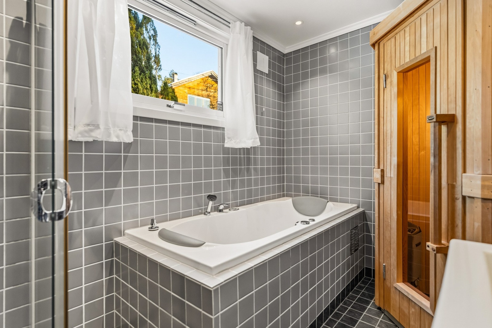 Bad 1.etasje. Galleribilde