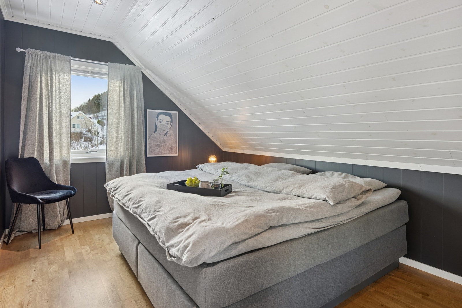 To av soverommene ligger i 2. etg., mens det siste ligger i 1. etg. Galleribilde