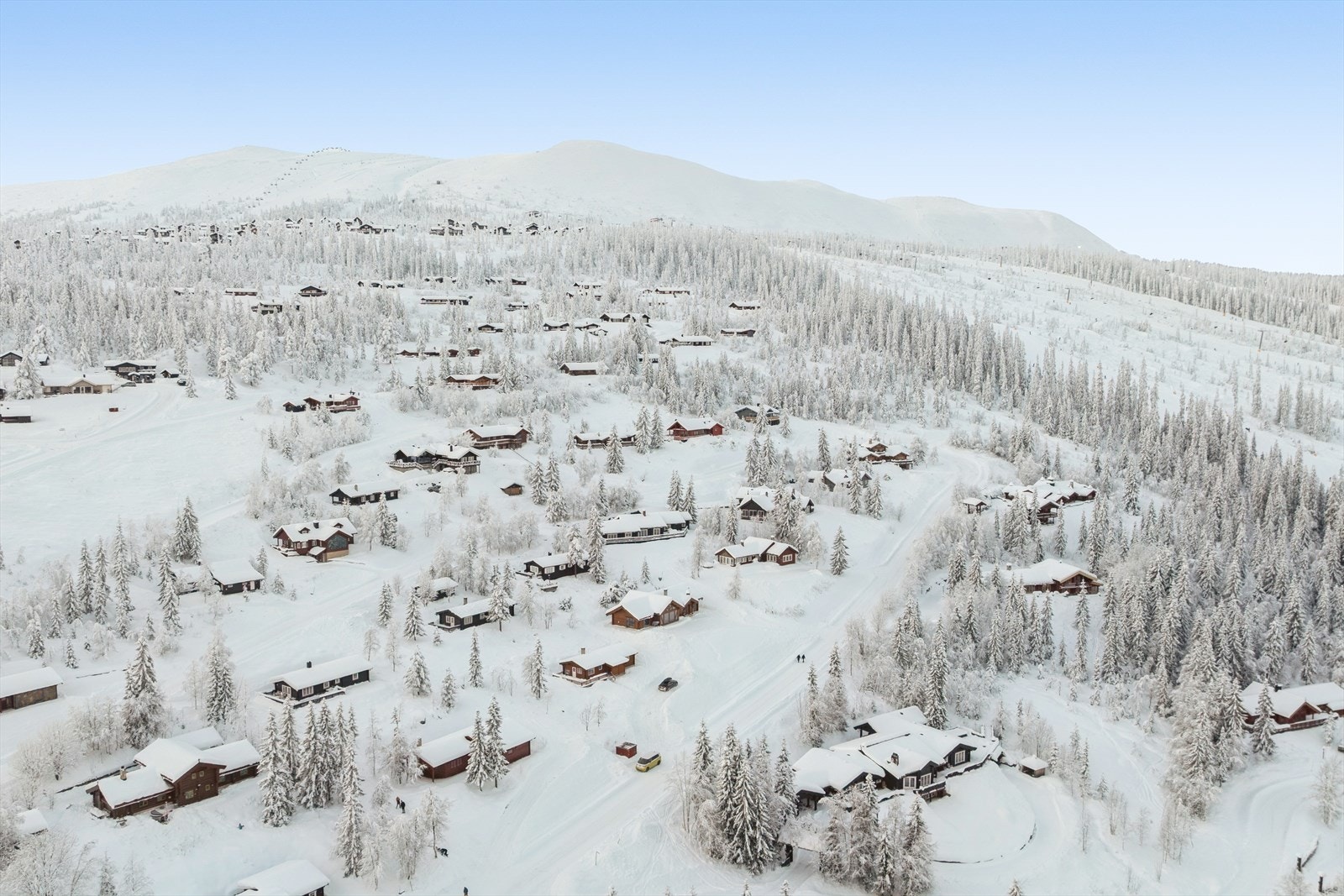 Beliggenheten på 643 moh. gir flotte turmuligheter i fjellet året rundt. Galleribilde