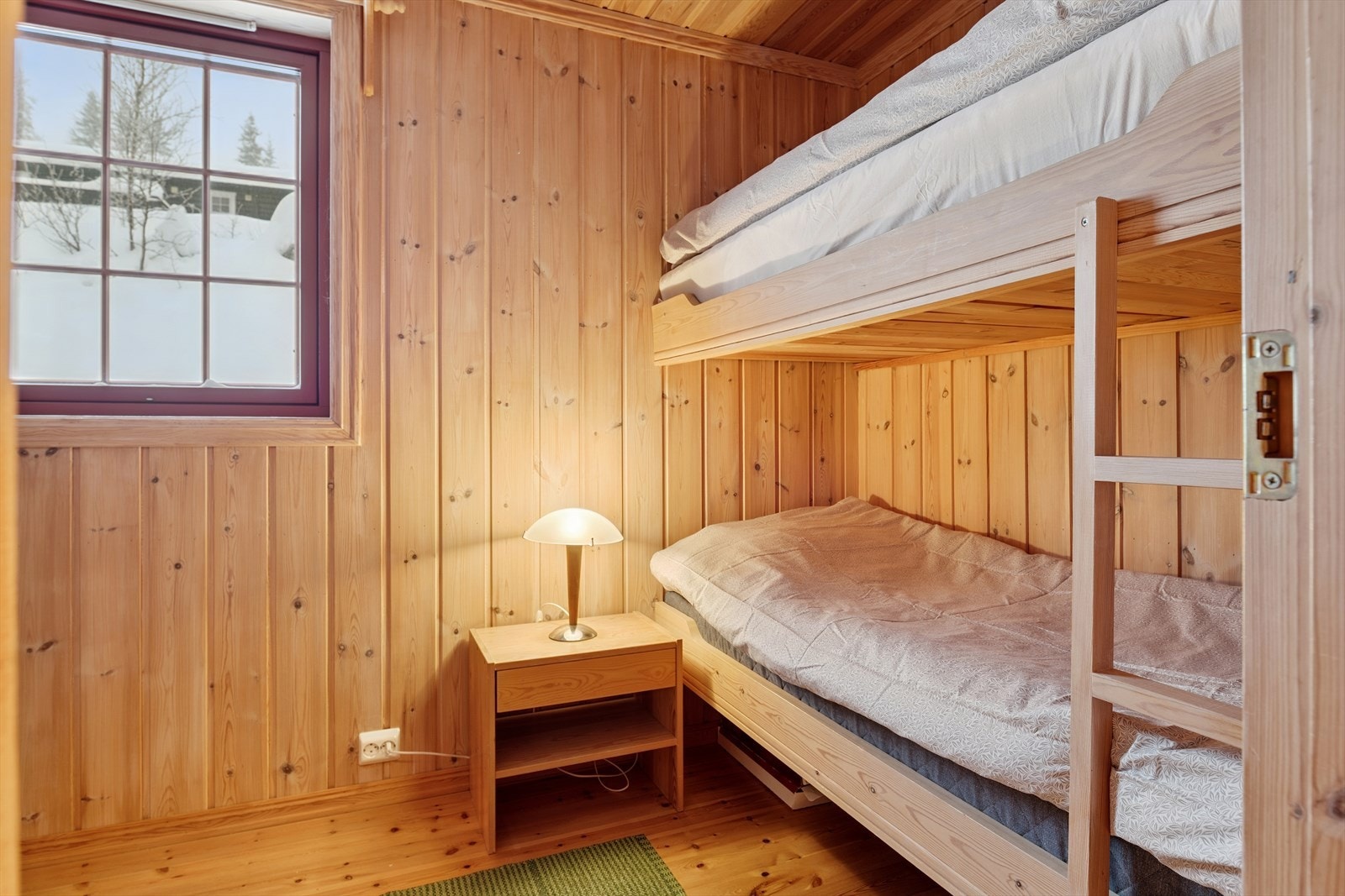 Praktisk soverom med køyeseng, som gir fleksible sovemuligheter. Galleribilde