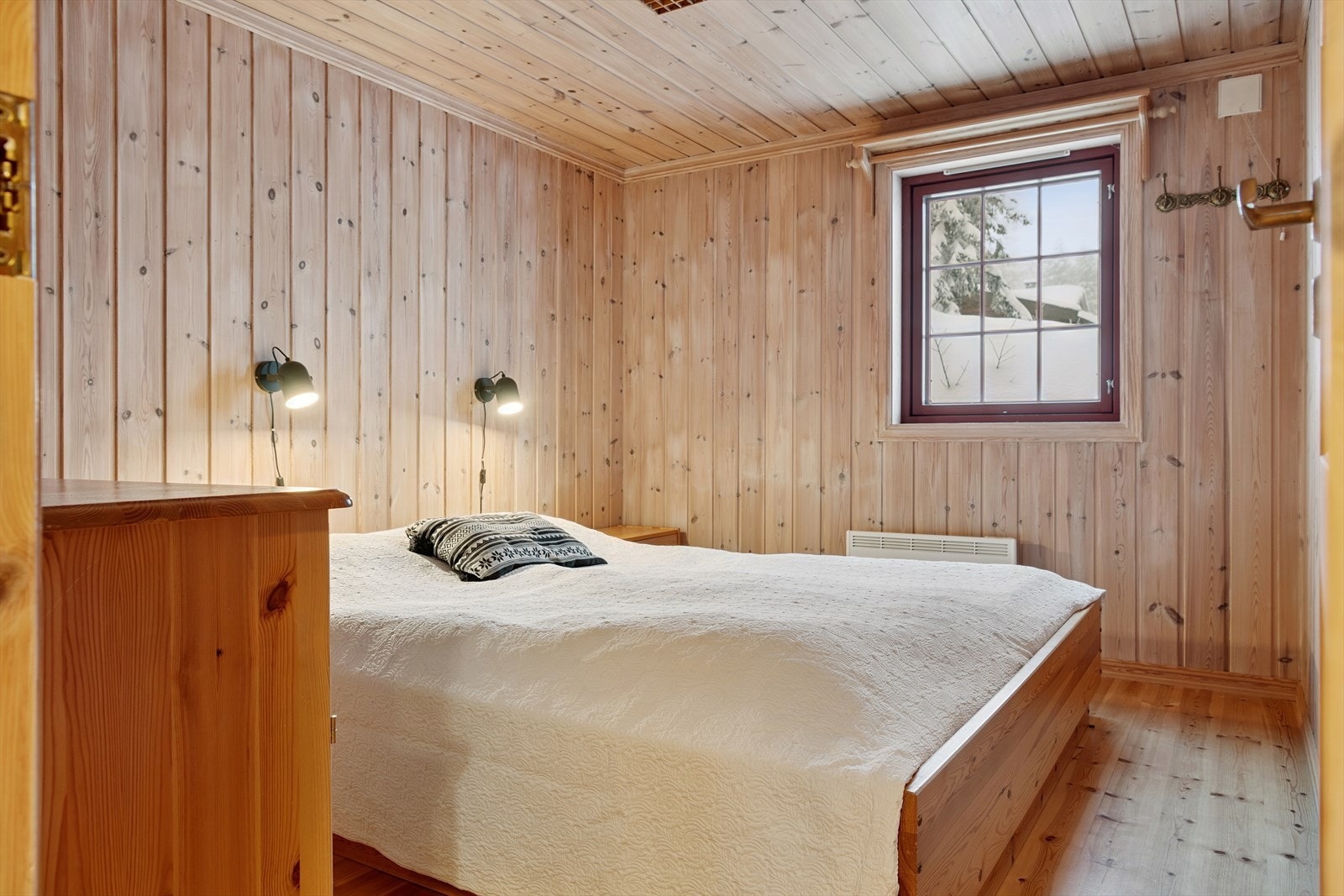 Vinduene i hytta er fra 2010 og har isolerglass. Galleribilde