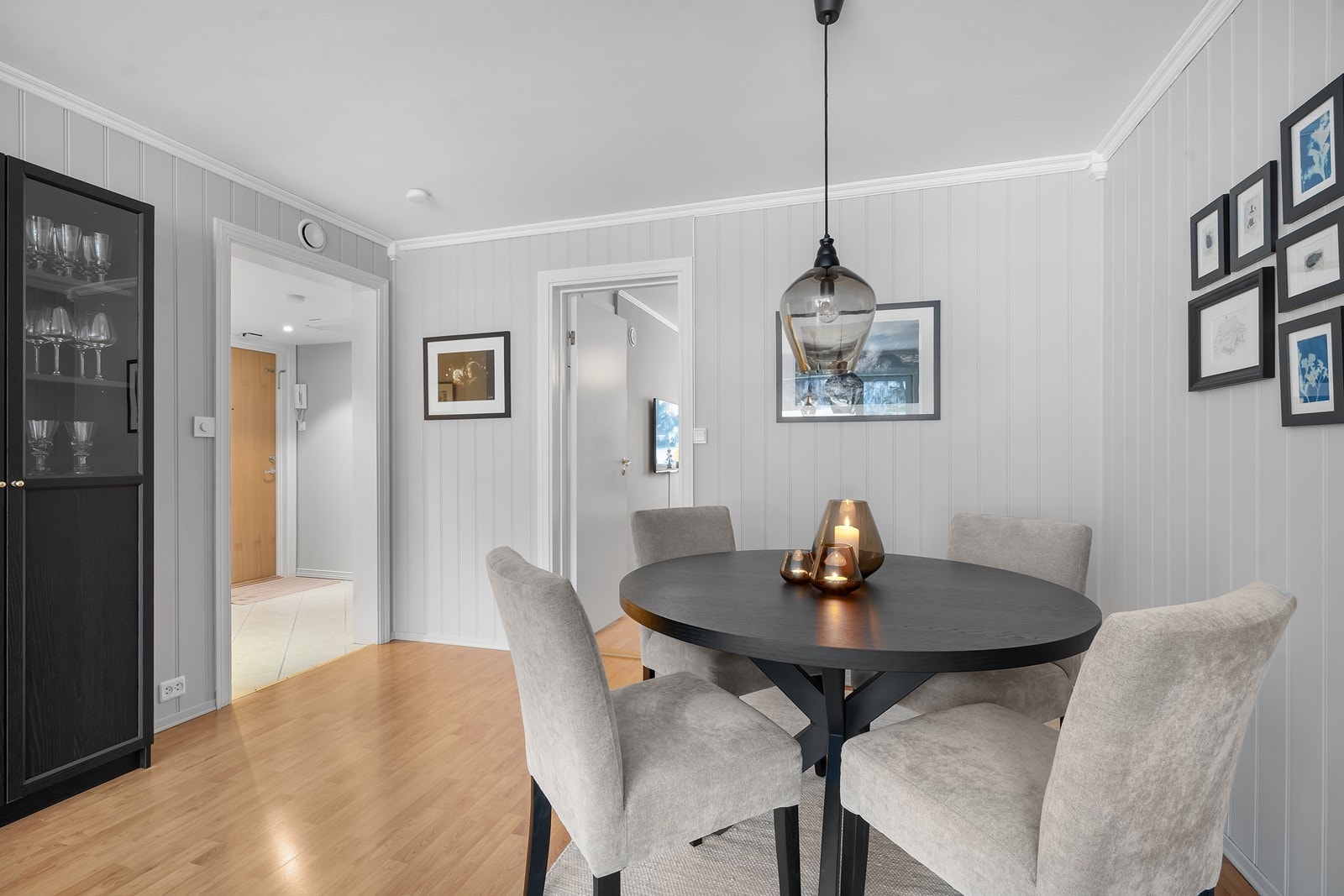 Romslig stue Galleribilde