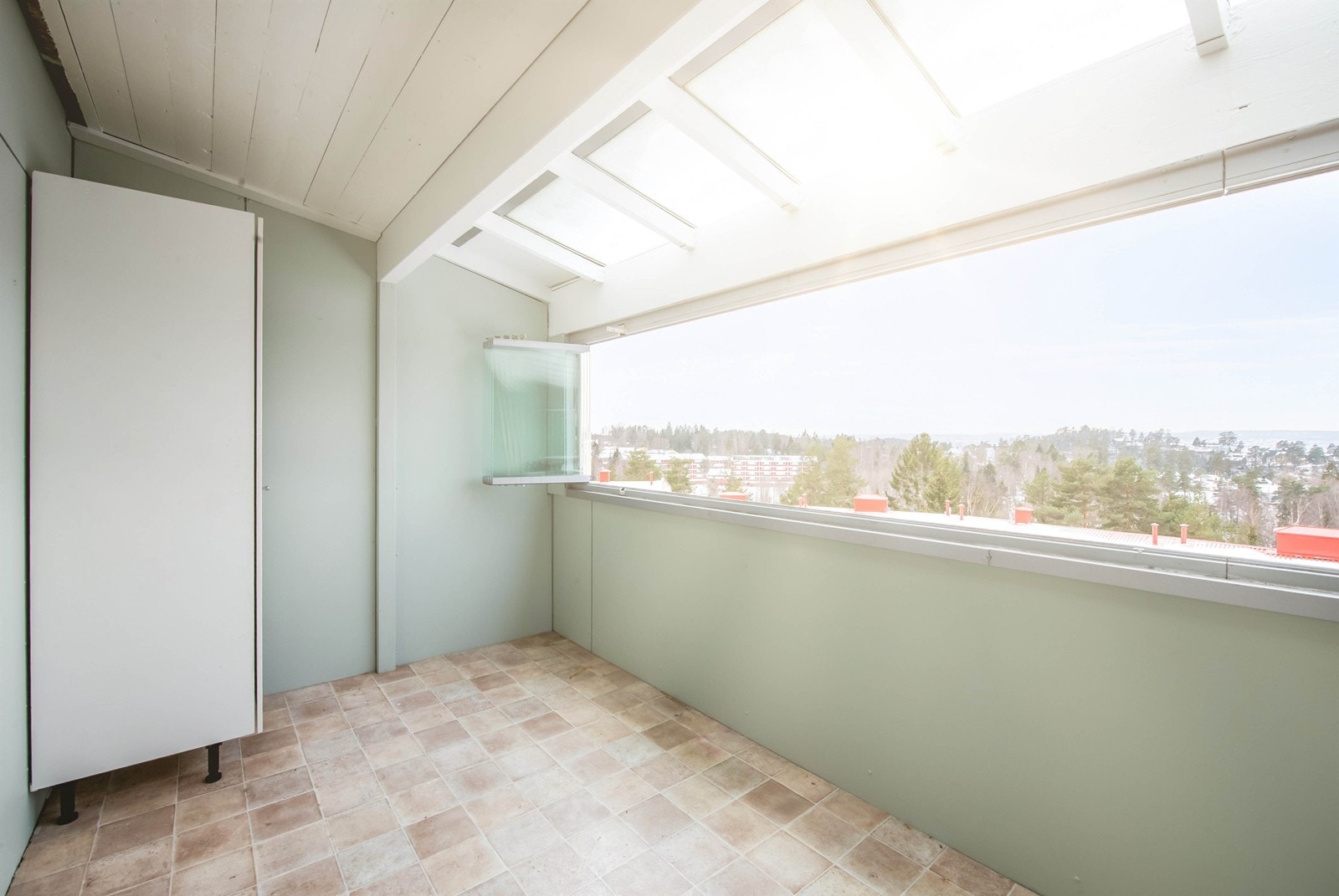 Vinduene kan trekkes til siden og lukkes igjen Galleribilde