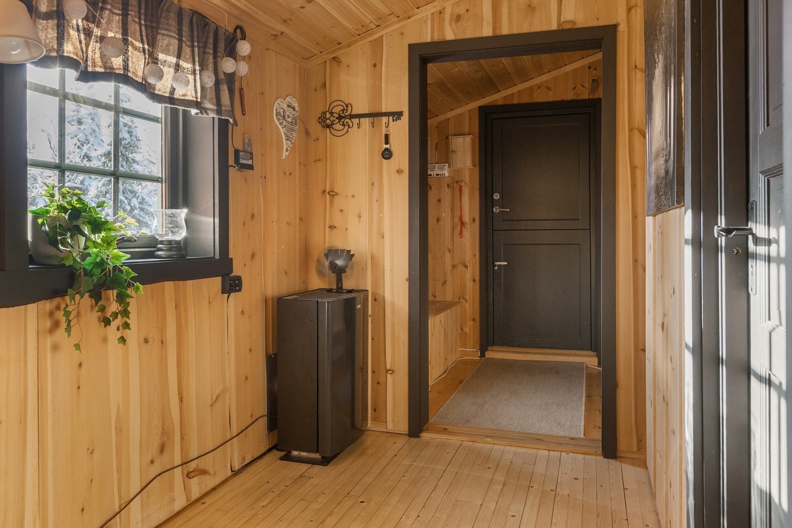 I gangen står en Wallas diesel- og parafinbrenner. Denne har oppringningsfunksjon slik at du kan starte oppvarmingen før du ankommer - et stort pluss på kalde høst- og vinterkvelder. Galleribilde