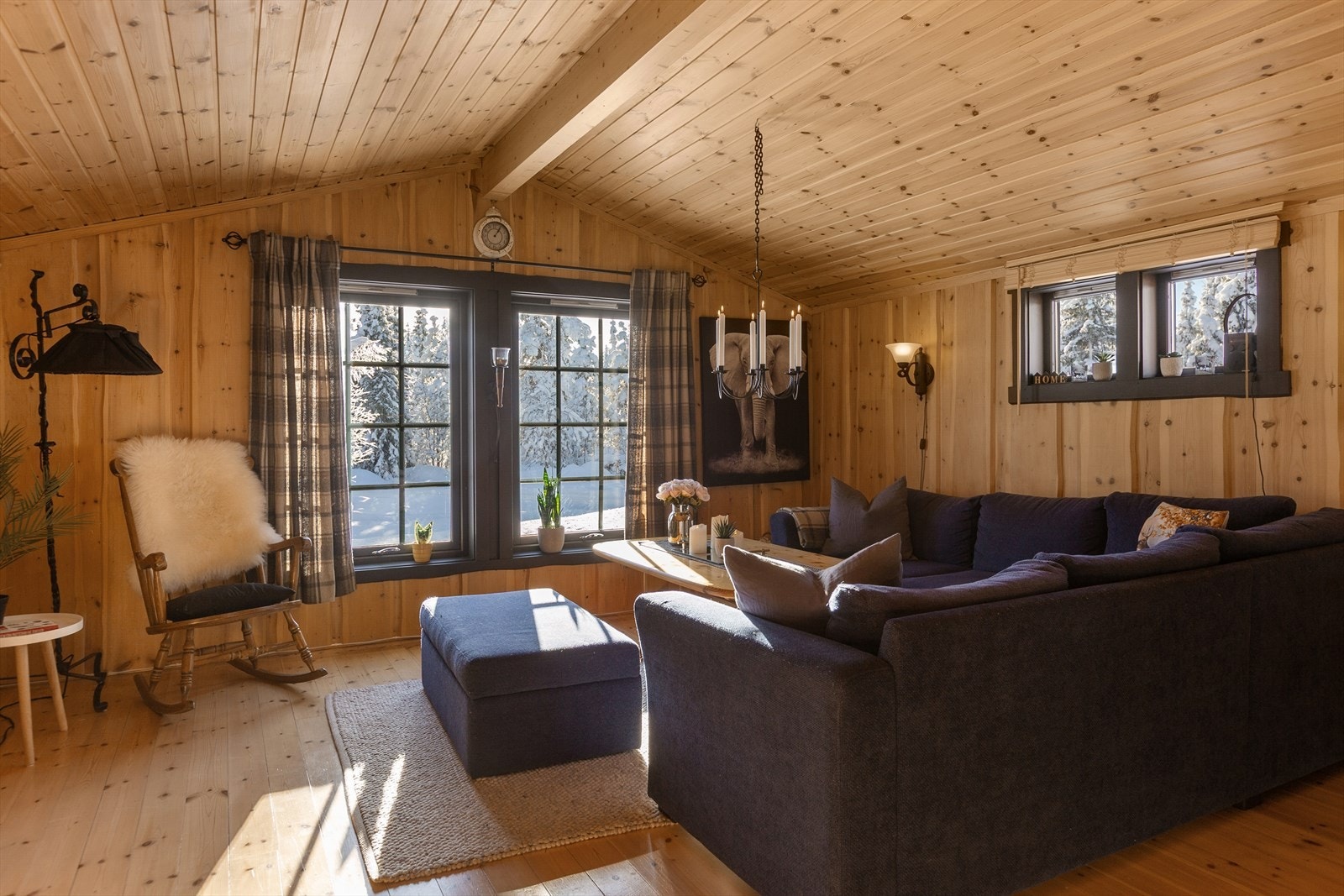 Her er det fin plass til koselig sofakrok og andre møbler. Galleribilde