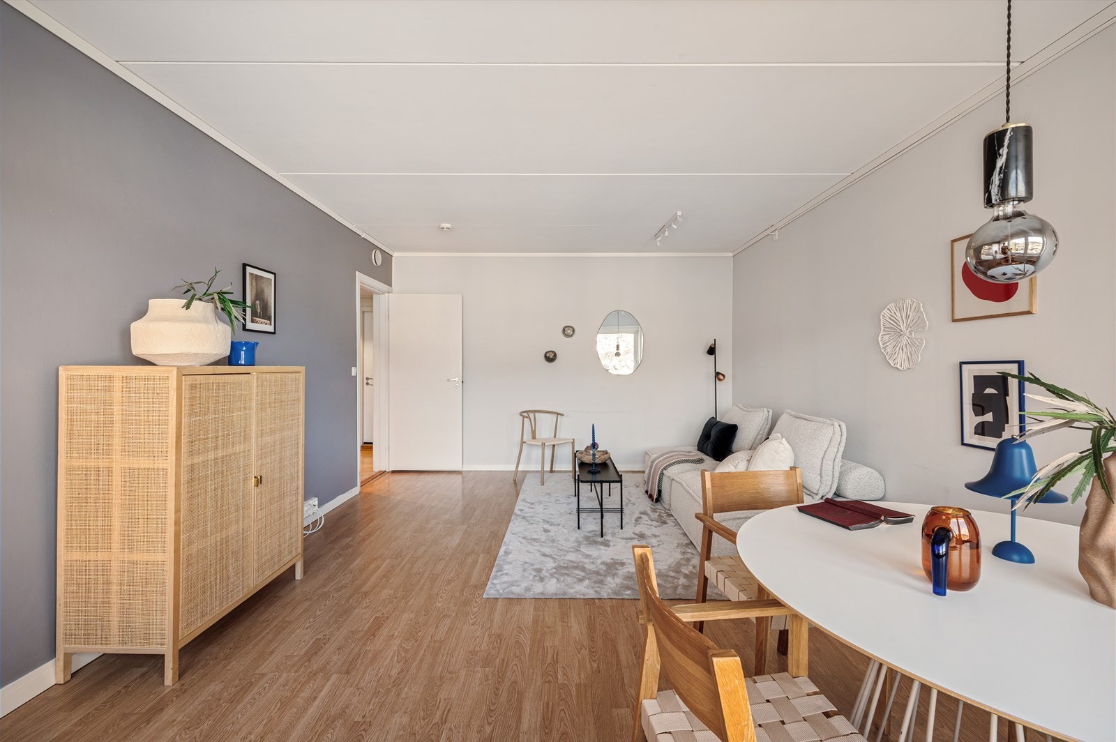 God plass til både sofagruppe og spisebord. Galleribilde