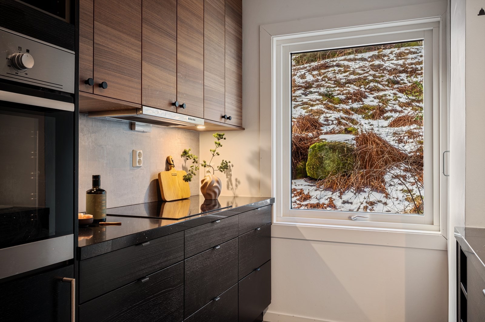 Godt med skap og arbeidsplass for en praktisk hverdag. Galleribilde