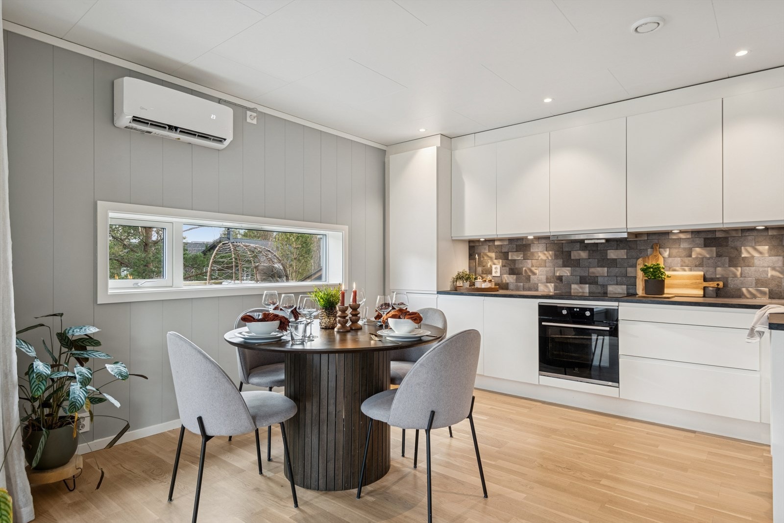 Spisegruppen tar plass i egen sone og inviterer til sosiale og hyggelige måltider med kjente og kjære. Galleribilde