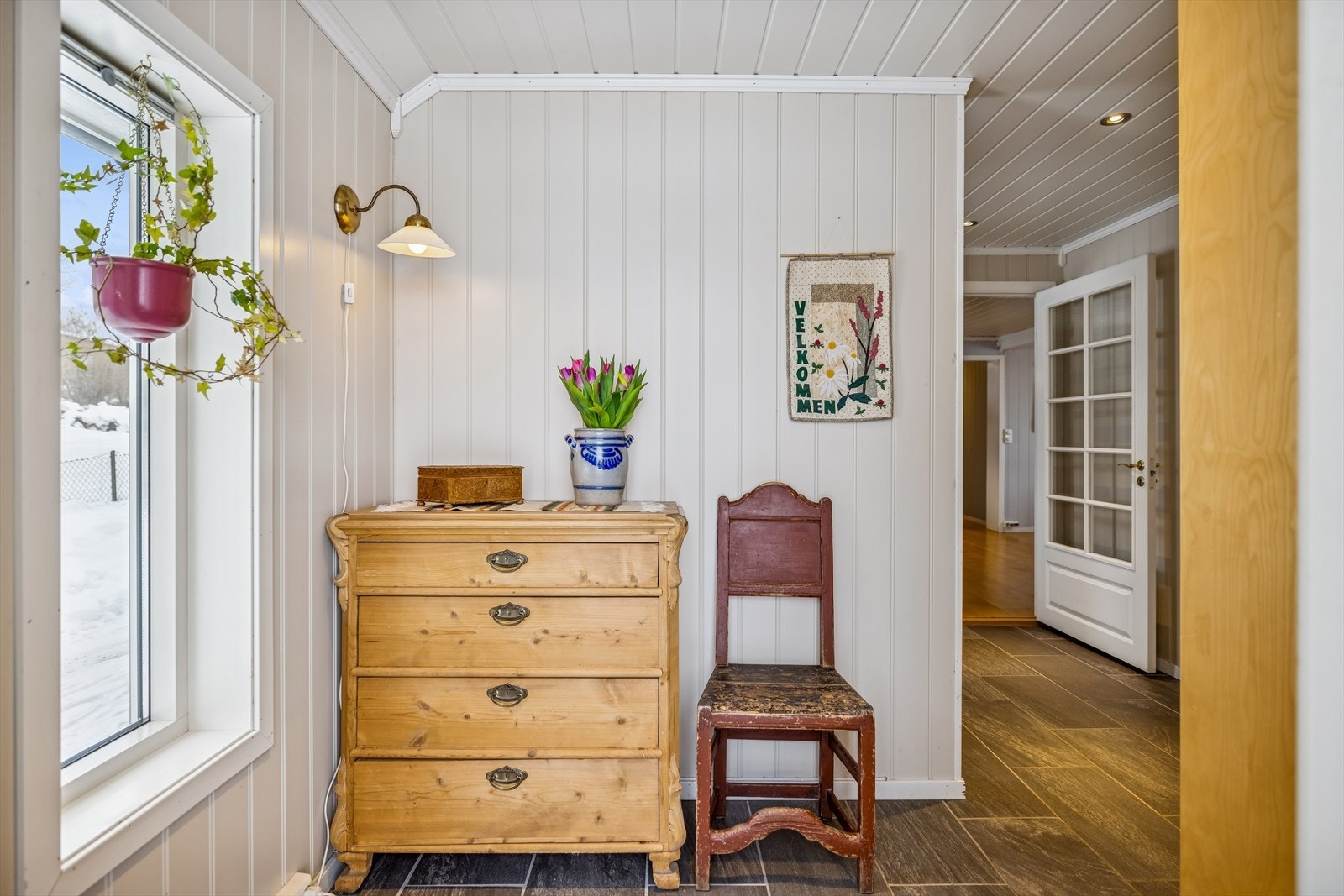 Inngangspartiet ble utvidet i 2012 og gir et lyst og innbydende førsteinntrykk. Galleribilde