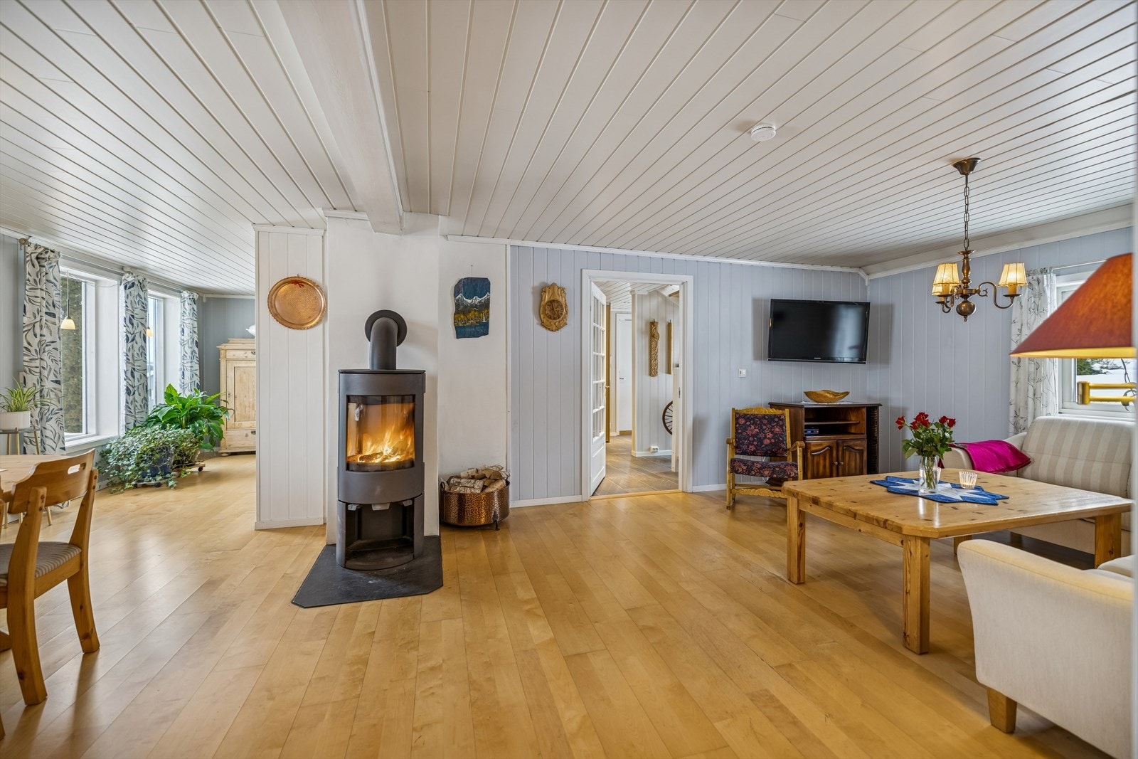 De to stuene gir en romslig ramme for hverdagen. Galleribilde