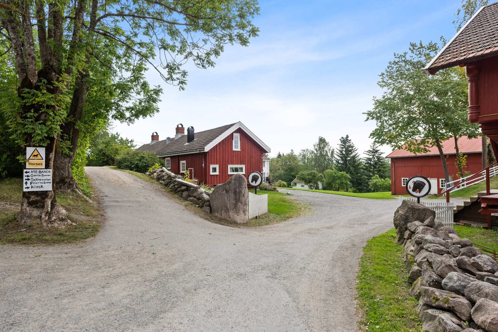 Løkenes Gård. Galleribilde