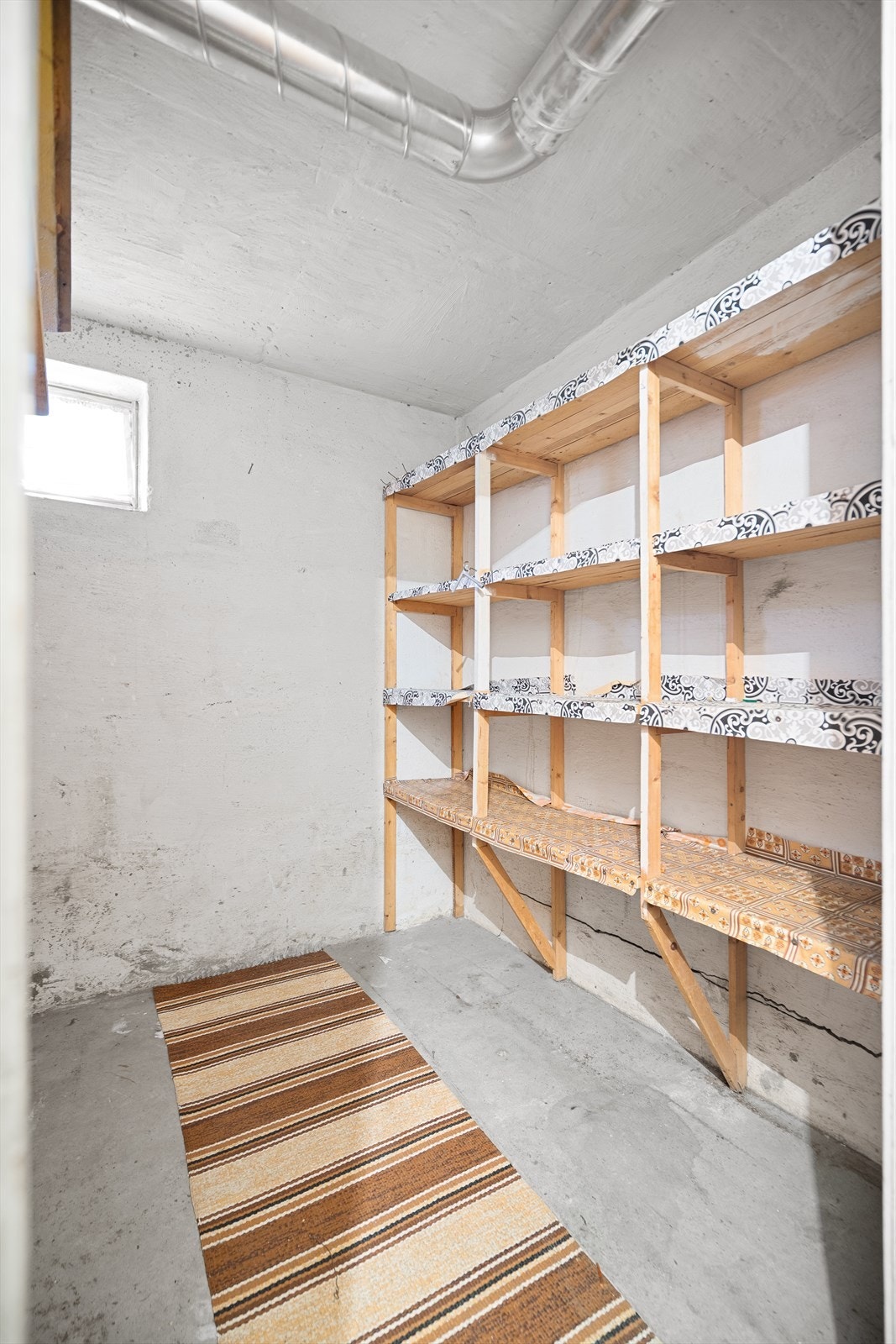 Leiligheten har to boder - en i kjeller og en på loft Galleribilde