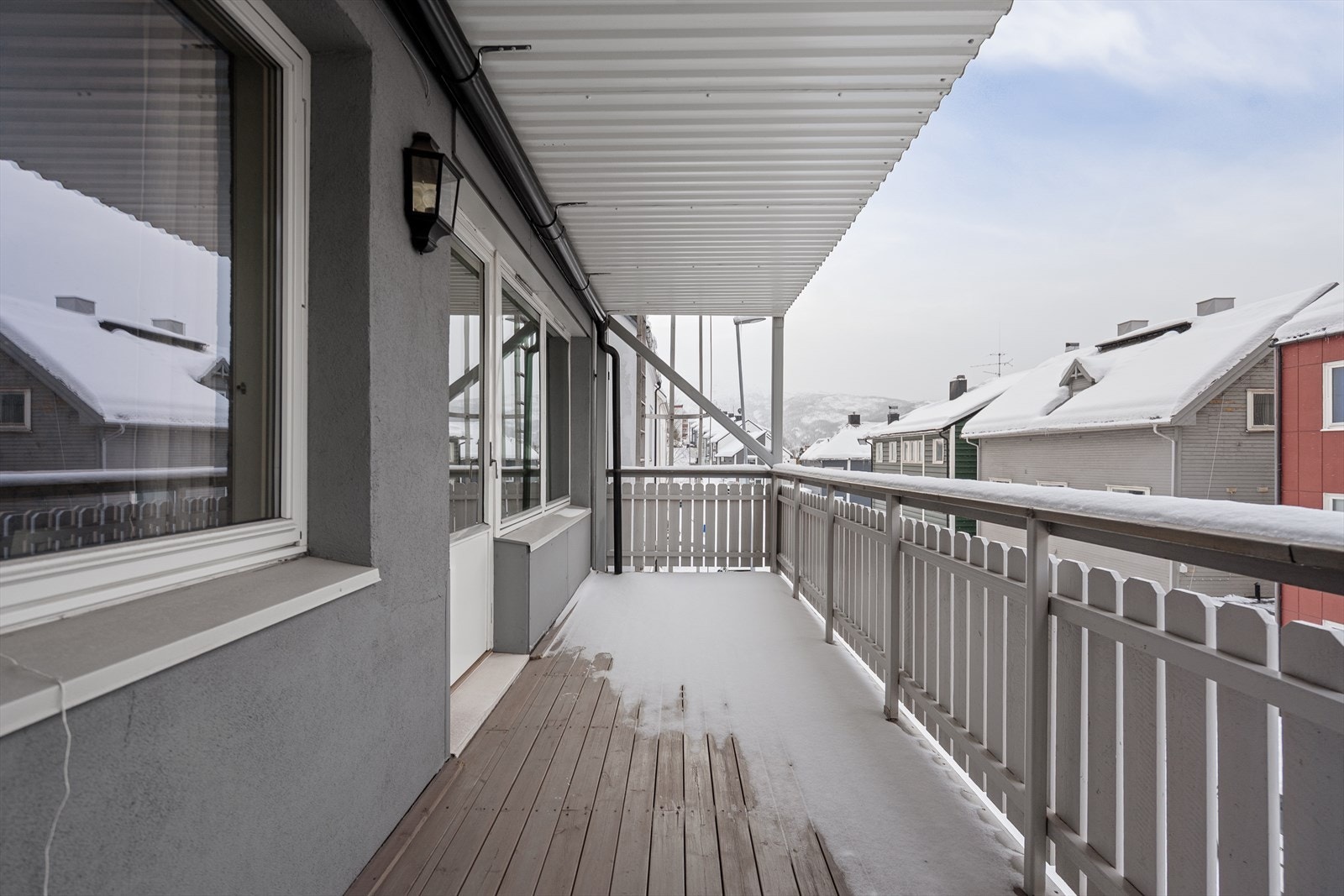 Her kan solen nytes. Verandaen er praktisk overbygd Galleribilde