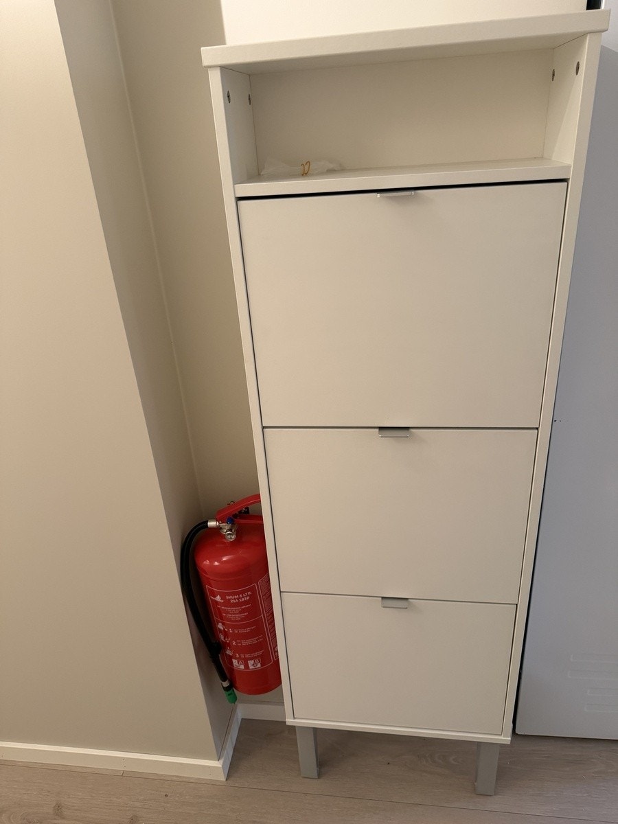 Gang - med skoskap Galleribilde